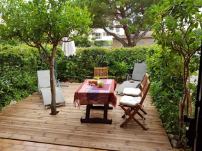 Studio confortable au calme proche du port et de la plage grande terrasse et parking résidence le Grand Large, Saint-Mandrier-Sur-Mer